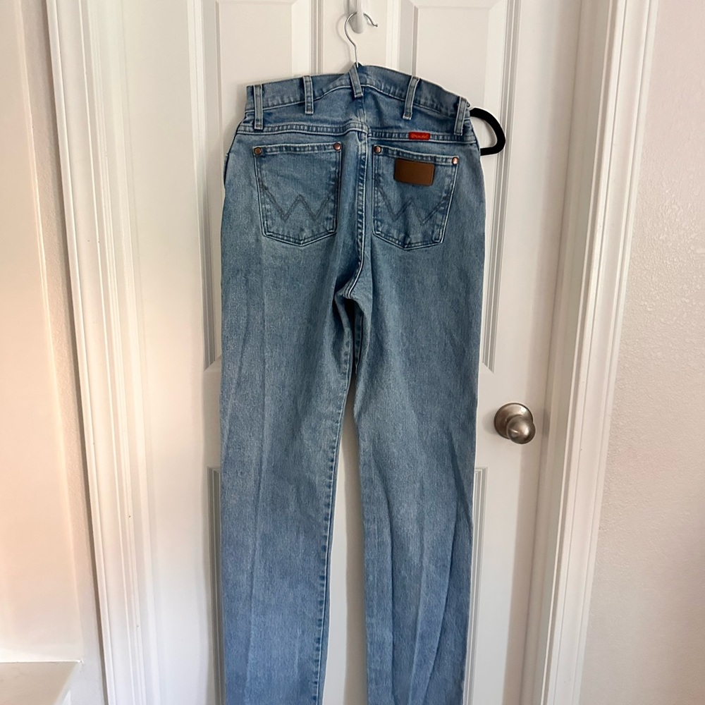 Wrangler Women’s Light Wash Straight Jeans